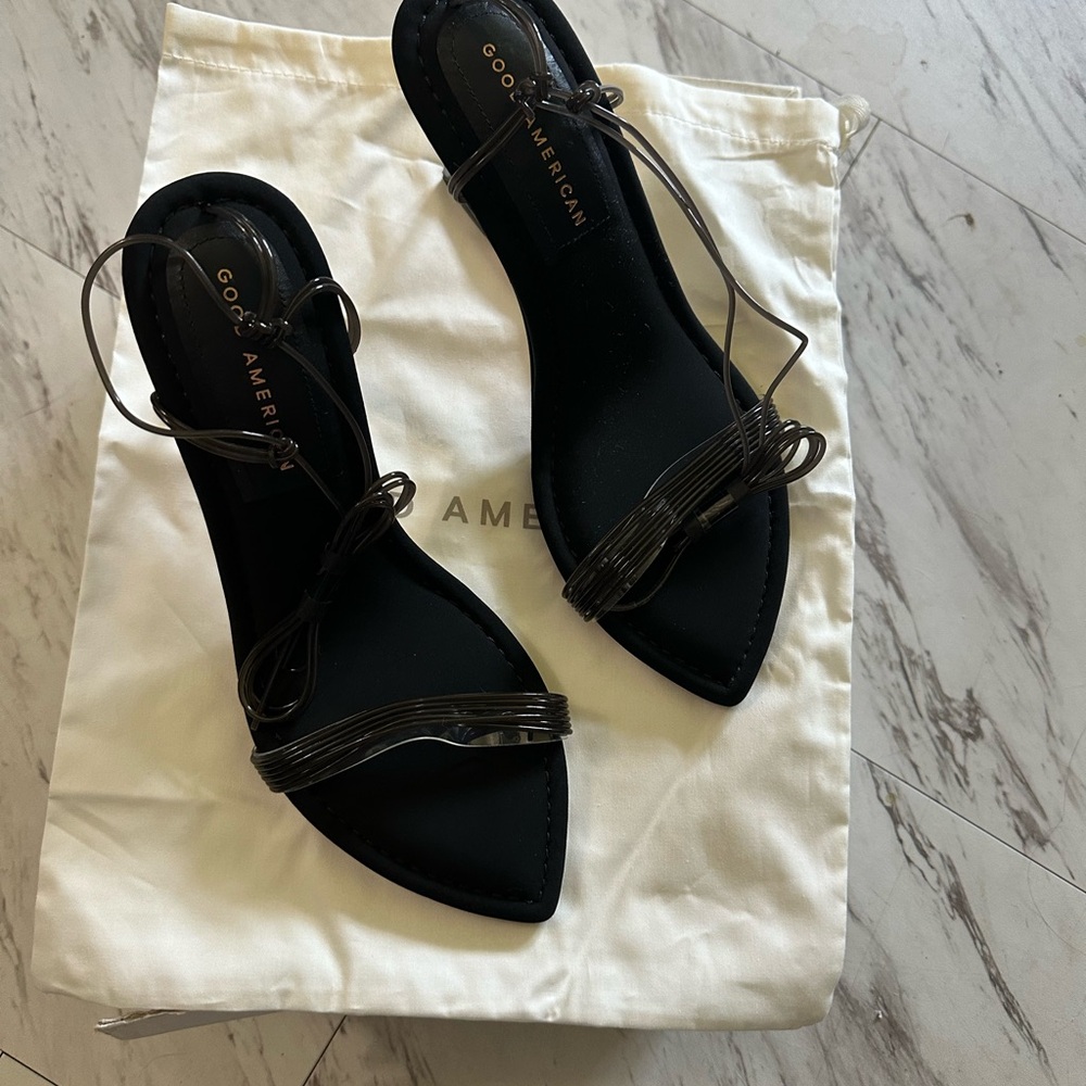 Brand new shoes size 8 Good American never used